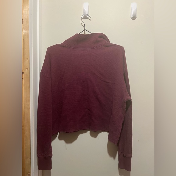 5/$20 Hollister crop sweater - Picture 2 of 4